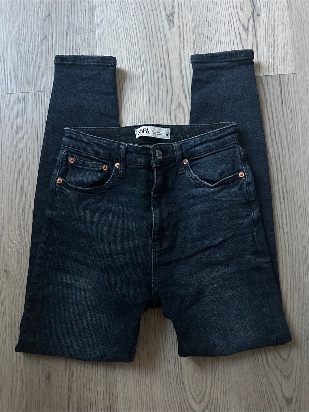 Zara Women's Dark Blue Skinny Jeans Size 4